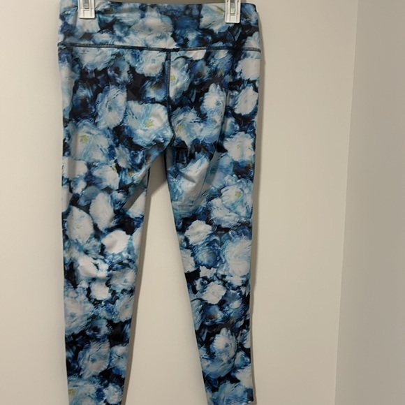 Athleta Floral Blue Leggings Medium Petite 23’ Inseam - Picture 3 of 4